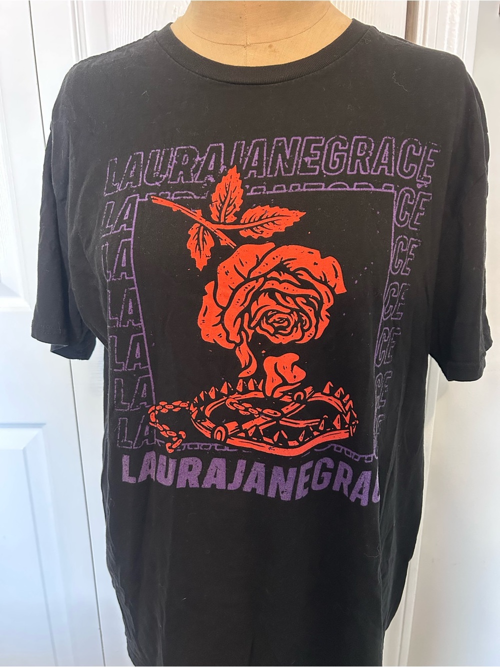 LauraJaneGrace Black Graphic Tee with Red Rose Print Size Large